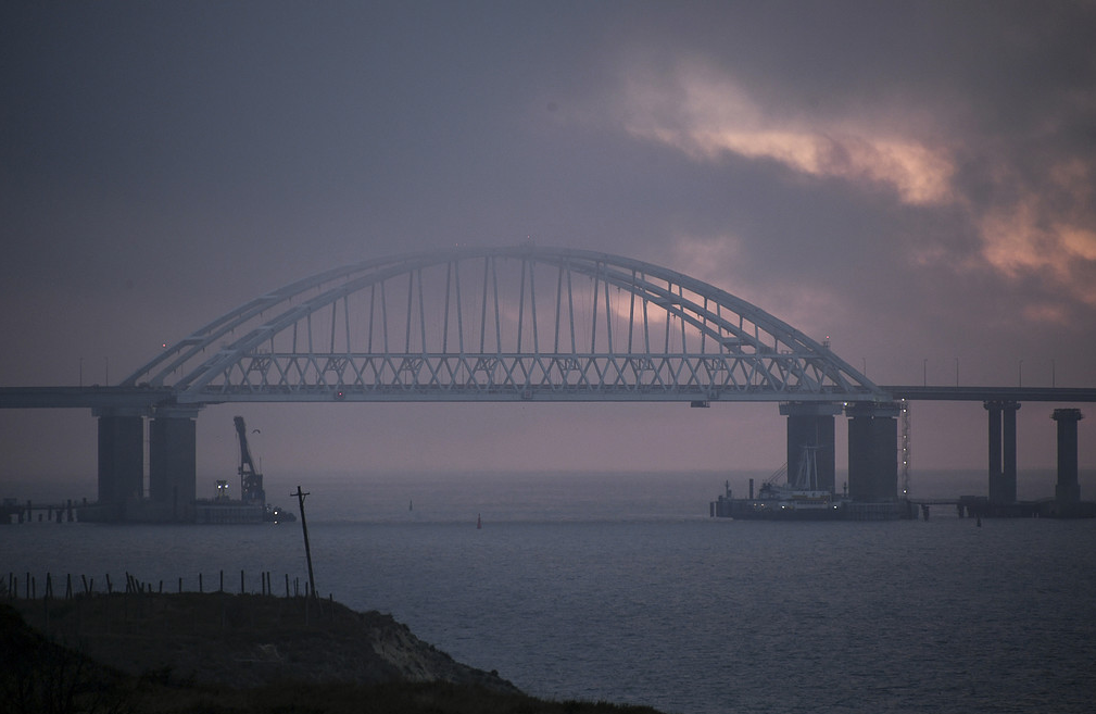 Bron i Azovska sjön och Svarta havet Bron i Azovska sjön och Svarta havet